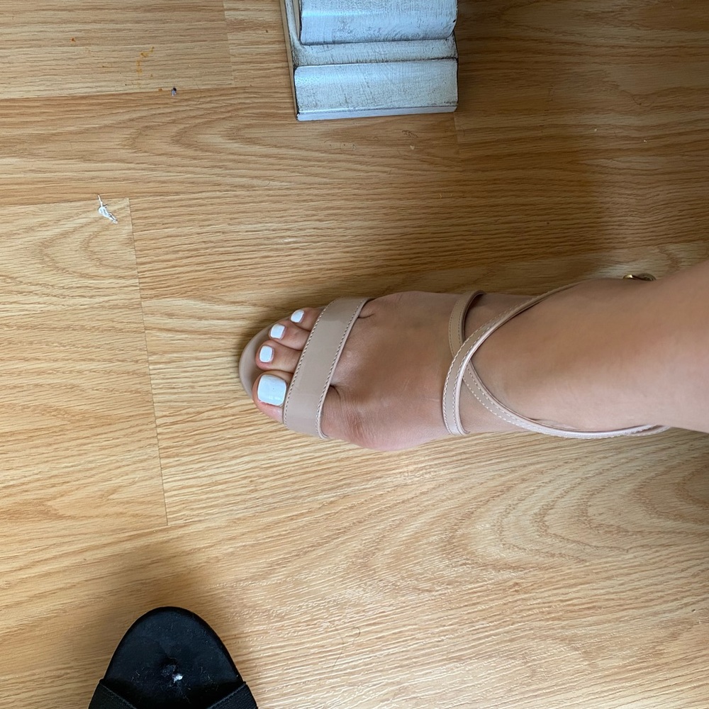 Thalia Sodi nude heels